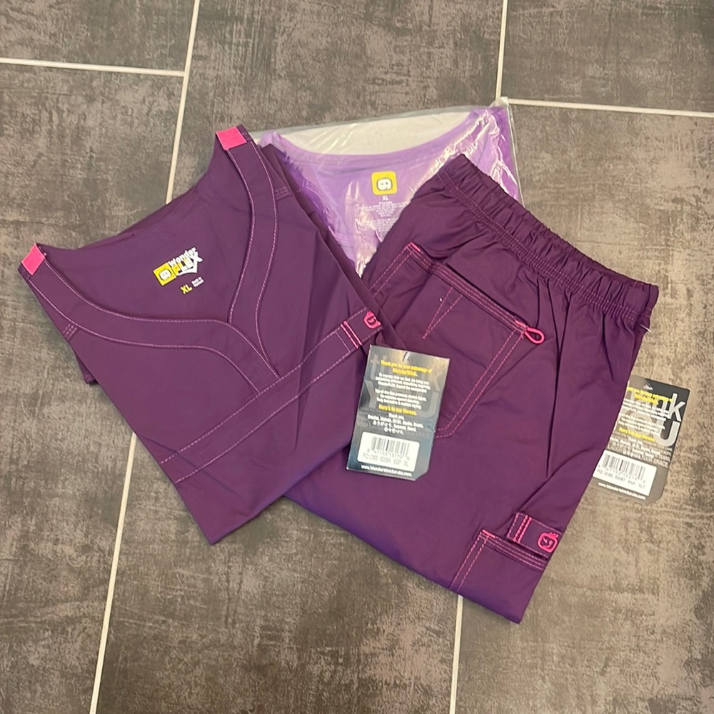 WonderWink Set Curved Notch Scrub Top, Grace Cargo Pant, and Silky L/S Tee XLT